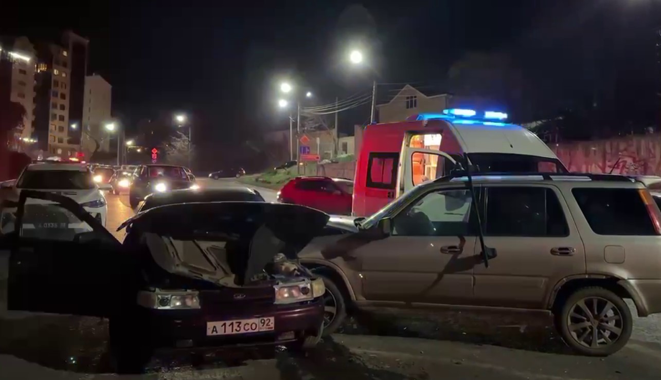 Два человека пострадали в ДТП на улице Котовского в Севастополе