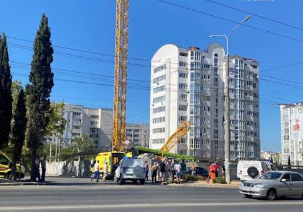 Стали известны подробности падения строительного крана в Севастополе
