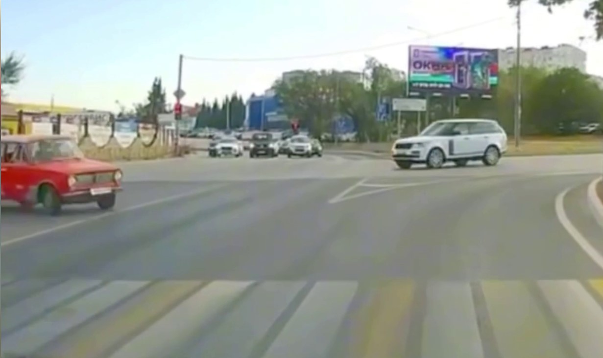 20-летний водитель ВАЗа задержан за грубое нарушение ПДД в Севастополе