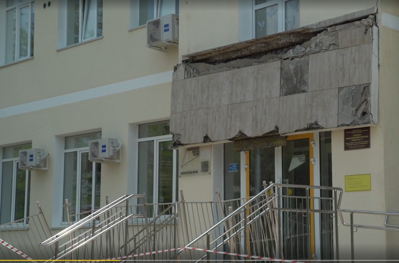 Двоих пострадавших при обрушении балкона в школе № 13 выписали из больницы
