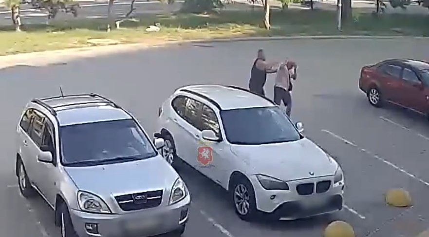 Конфликт из-за табачного дыма перерос в драку в Севастополе (ВИДЕО)