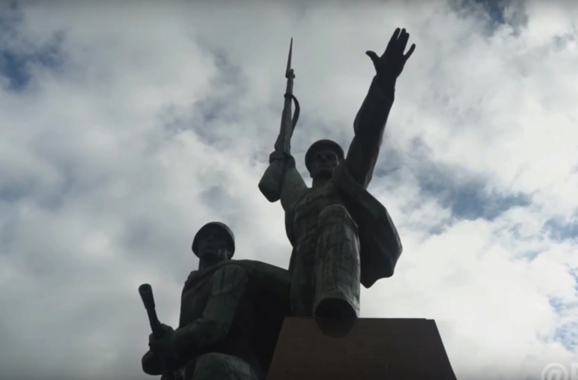 В Севастополе началась реставрация памятника Солдату и Матросу