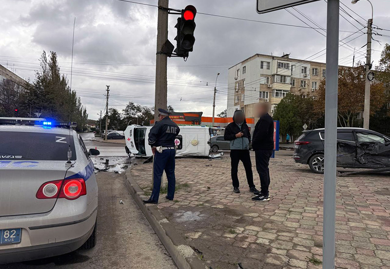В Керчи в ДТП с участием машины «скорой помощи» пострадали пять человек (фото)