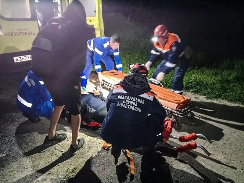 Севастопольские спасатели пришли на помощь женщине, упавшей с высоты на мысе Фиолент