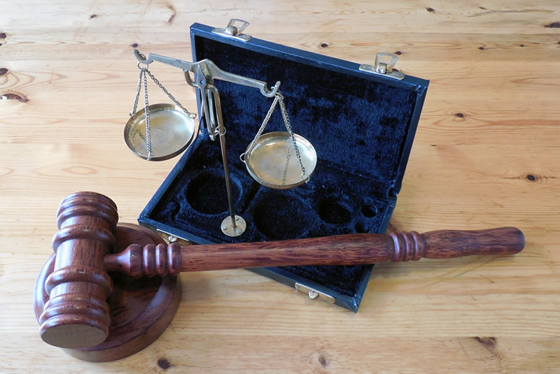 Крымчанка похитила банковскую карту знакомой и получила условный срок