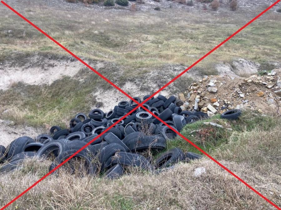 В Севастополе водитель грузовика вёз в неизвестном направлении отработанные автопокрышки