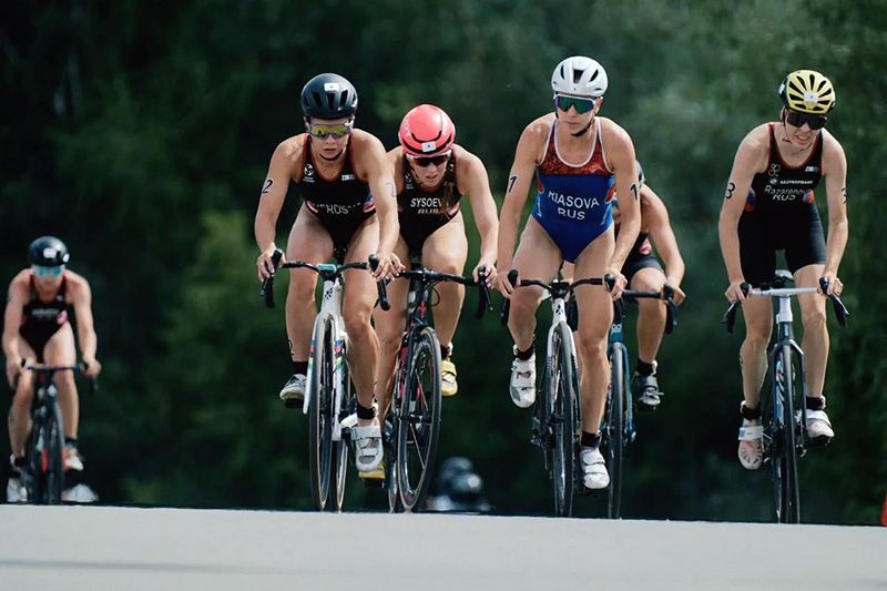 World Triathlon допустил россиян к стартам под флагом и гимном РФ
