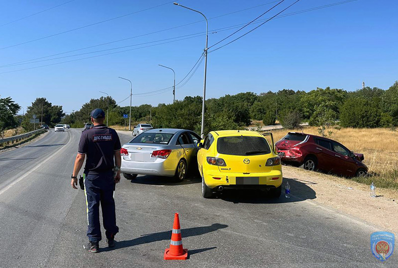 Под Севастополем произошло ДТП с участием трех автомобилей — пострадали семь человек (ФОТО)