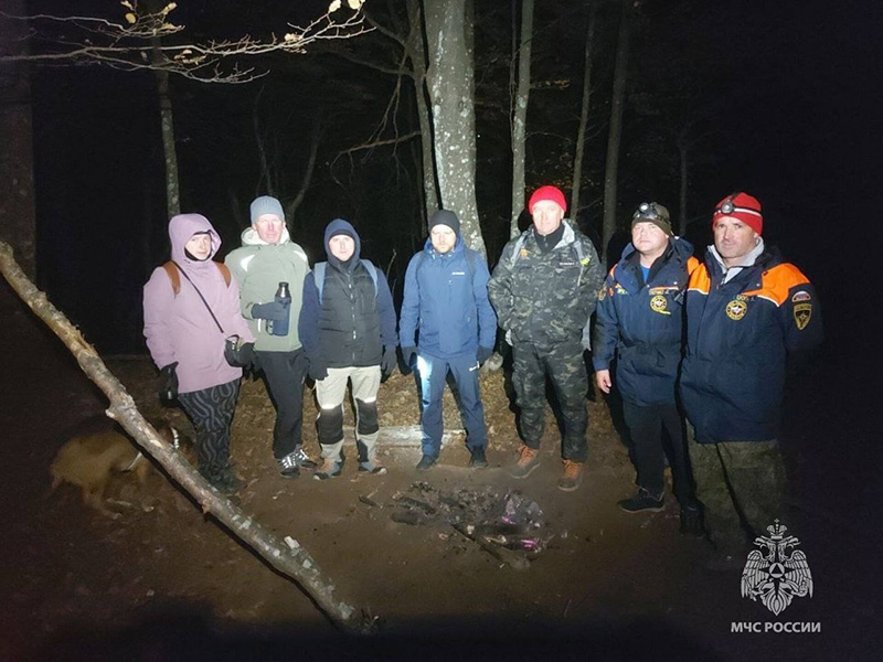 Крымские спасатели пришли на помощь группе заблудившихся туристов