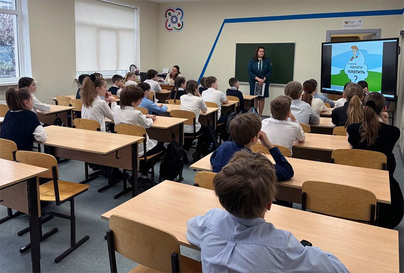 Севастопольские налоговики проводят уроки налоговой грамотности