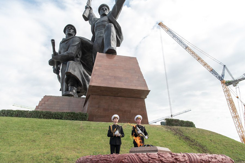 На севастопольском Мемориале «Солдат и матрос» вновь зажегся Вечный огонь