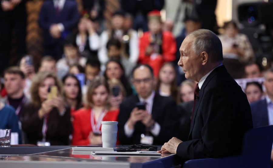 Путин призвал сделать рождение детей «модным» в России